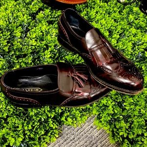 Men’s size 10.5 maroon Florsheim loafers / great condition